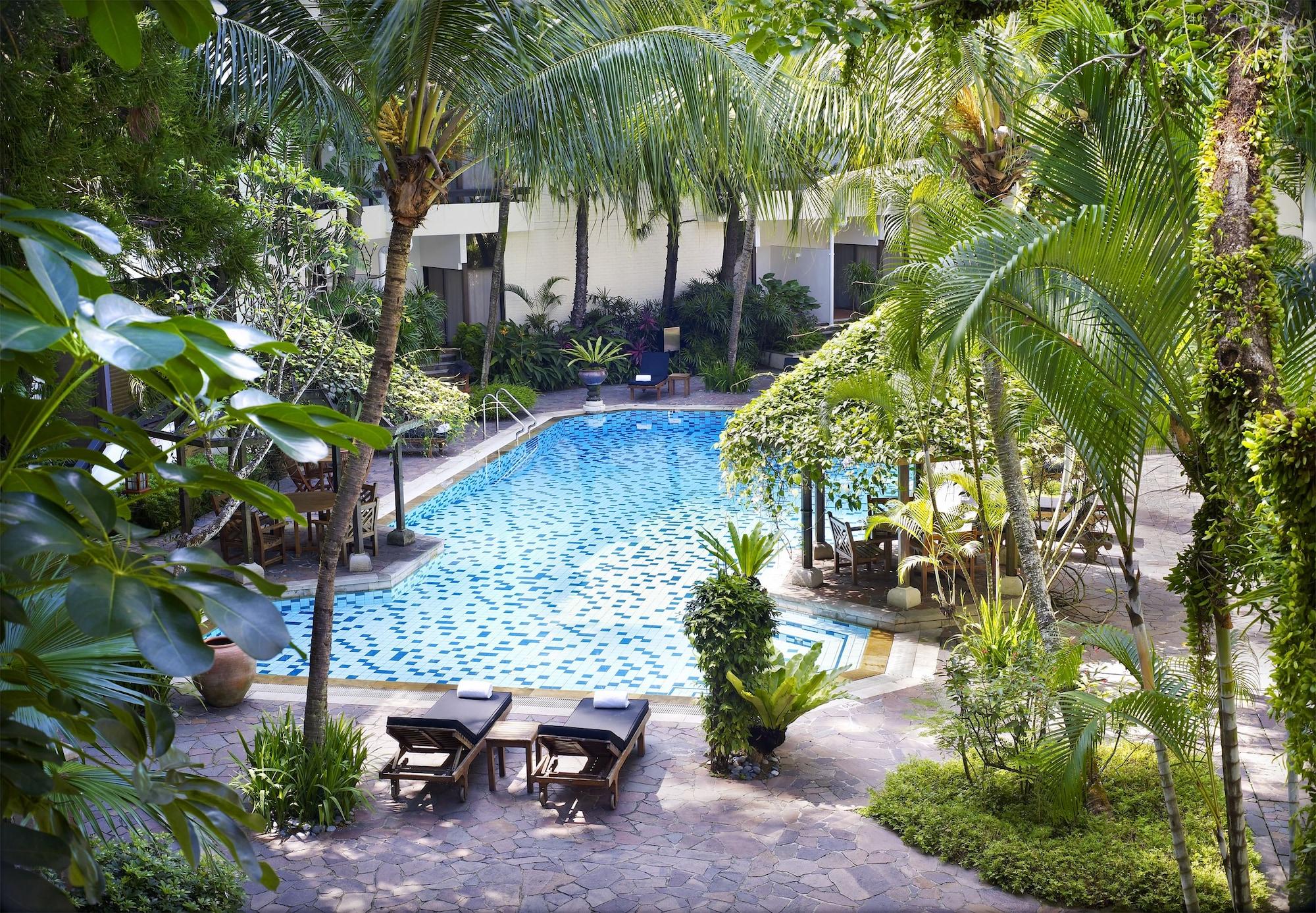 Goodwood Park Hotel Σιγκαπούρη Εξωτερικό φωτογραφία The swimming pool at the hotel